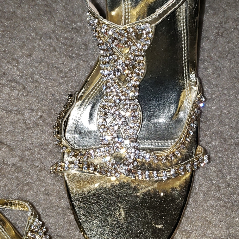 Gold dress sandals - Picture 3 of 3